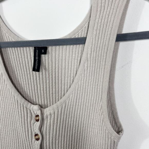 Moon & Madison Women's Knit Tank Top S Beige Button Front Sleeveless Scoop Neck - Picture 3 of 7